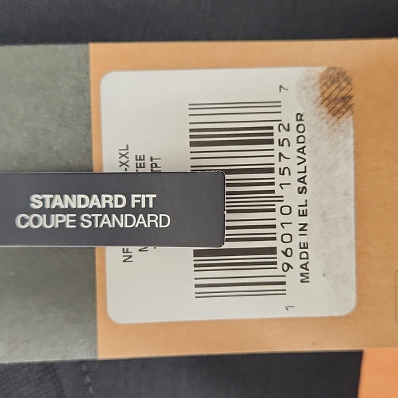 Black north face t-shirt - Picture 3 of 3